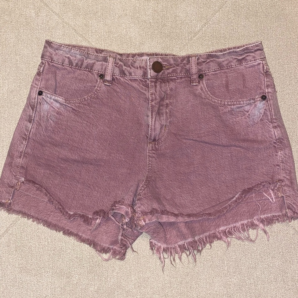 Super cute pink denim shorts!